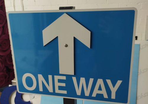 Rotating One Way Sign for multi-directional use